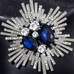 1pc Ladies' European And American Trendy Glass Flower Brooch Pin, Collar Pin
